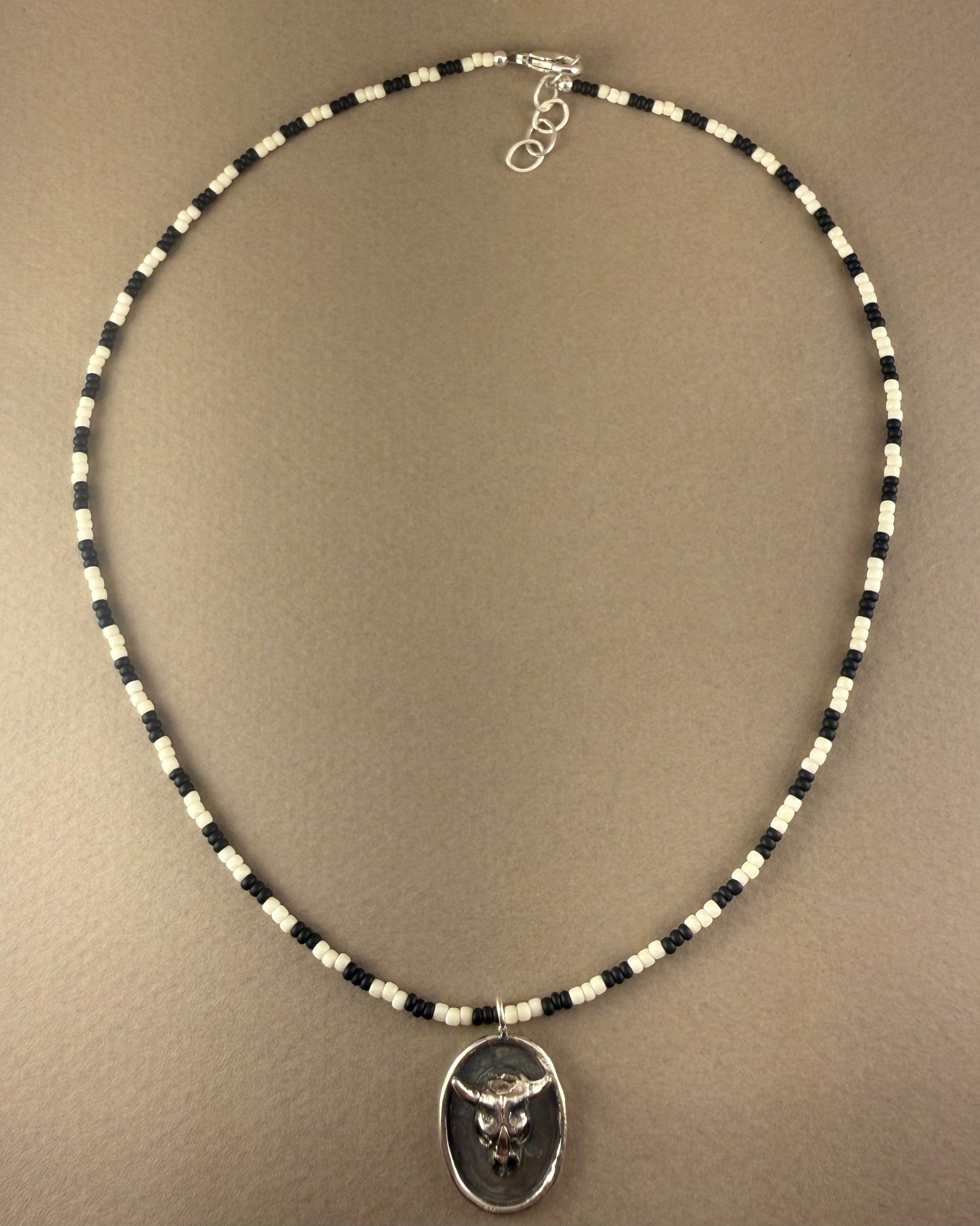 Bull Necklace Eggshell/Iris