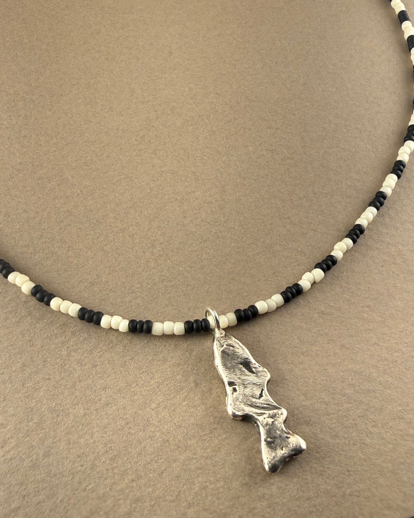 Fishies Necklace Eggshell/Iris
