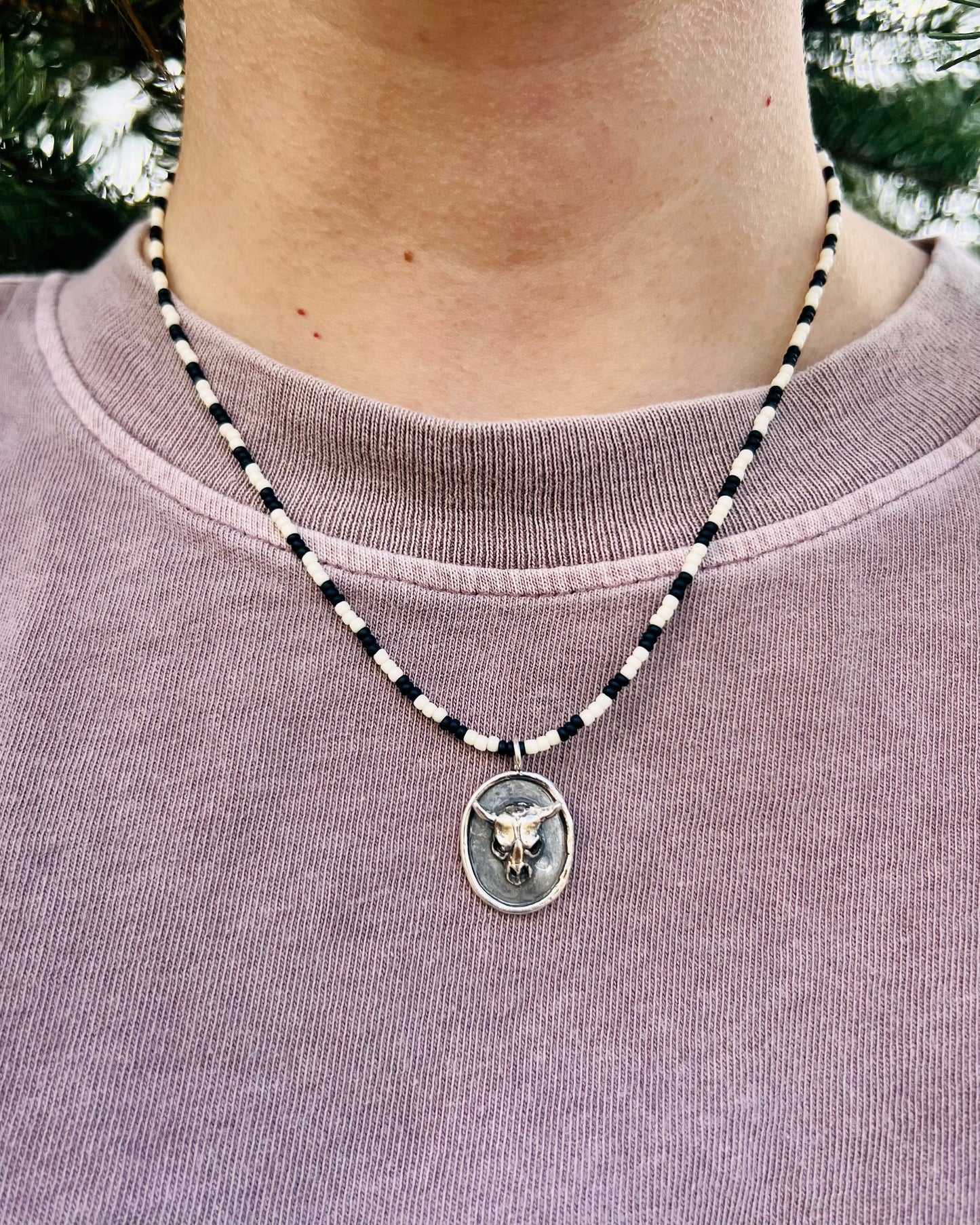 Bull Necklace Eggshell/Iris